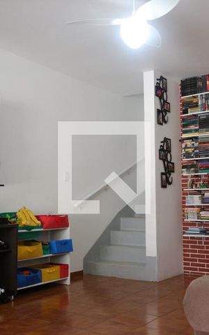 Casa à venda com 152m², 3 quartos e 2 vagas Casa à venda com 152m², 3 quartos e 2 vagasSala