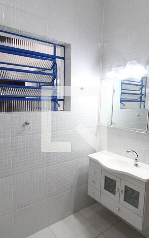 Casa à venda com 240m², 4 quartos e 6 vagasBanheiro 2