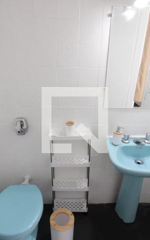 Casa à venda com 240m², 4 quartos e 6 vagasCasa 2 - Banheiro