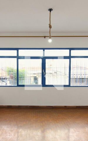 Casa à venda com 240m², 4 quartos e 6 vagasSala