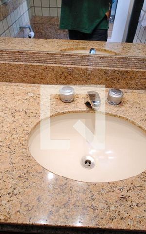 Apartamento à venda com 240m², 4 quartos e 4 vagasBanheiro da Suíte 1 