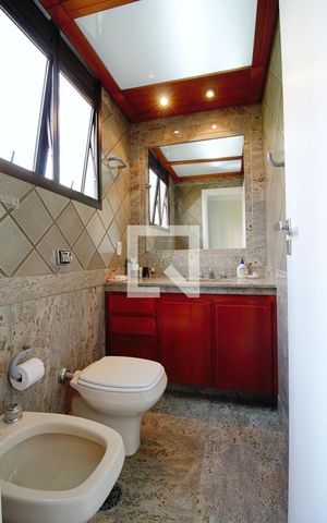 Apartamento à venda com 240m², 4 quartos e 4 vagasBanheiro da Suíte 2