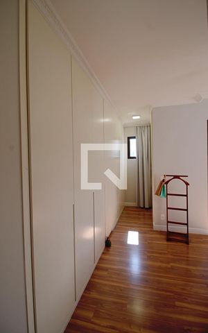 Apartamento à venda com 240m², 4 quartos e 4 vagasSuíte 4 