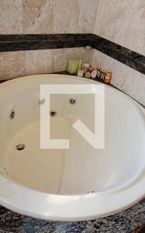 Apartamento à venda com 240m², 4 quartos e 4 vagasBanheiro da Suíte 4 