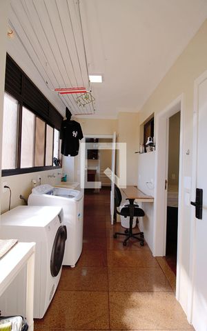 Apartamento à venda com 240m², 4 quartos e 4 vagasÁrea de Serviço