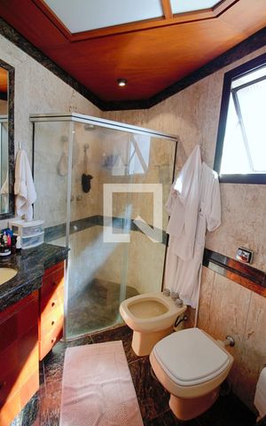 Apartamento à venda com 240m², 4 quartos e 4 vagasBanheiro da Suíte 4 