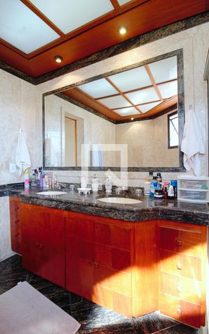 Apartamento à venda com 240m², 4 quartos e 4 vagasBanheiro da Suíte 4 