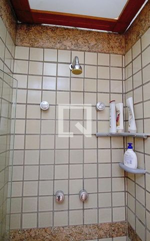 Apartamento à venda com 240m², 4 quartos e 4 vagasBanheiro da Suíte 1 