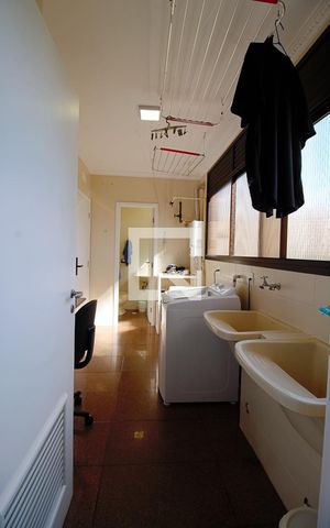 Apartamento à venda com 240m², 4 quartos e 4 vagasÁrea de Serviço