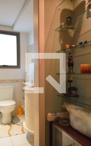 Apartamento para alugar com 300m², 3 quartos e 3 vagasBanheiro Corredor