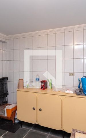 Casa à venda com 254m², 5 quartos e 3 vagas Casa à venda com 254m², 5 quartos e 3 vagasQuarto 3