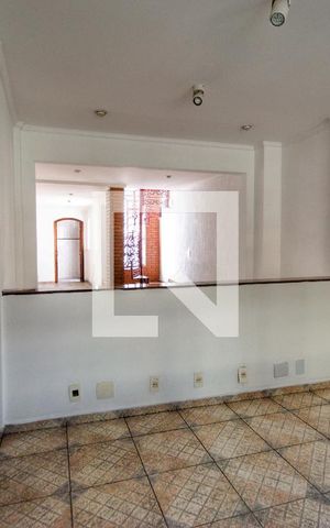 Casa à venda com 67m², 3 quartos e sem vaga Casa à venda com 67m², 3 quartos e sem vagaSala