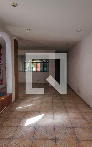 Casa à venda com 67m², 3 quartos e sem vaga Casa à venda com 67m², 3 quartos e sem vagaSala