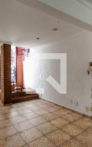 Casa à venda com 67m², 3 quartos e sem vaga Casa à venda com 67m², 3 quartos e sem vagaSala