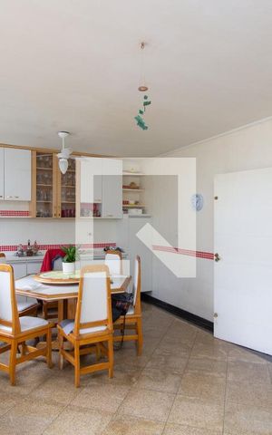 Casa à venda com 400m², 3 quartos e 4 vagas Casa à venda com 400m², 3 quartos e 4 vagasCozinha
