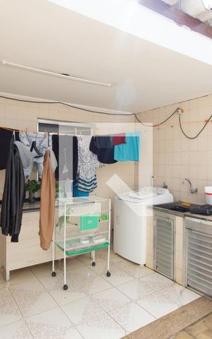 Casa à venda com 400m², 3 quartos e 4 vagas Casa à venda com 400m², 3 quartos e 4 vagasÁrea de Serviço