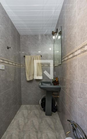 Casa à venda com 279m², 3 quartos e 4 vagas Casa à venda com 279m², 3 quartos e 4 vagasBanheiro da Suíte 2
