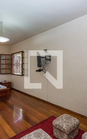 Casa à venda com 279m², 3 quartos e 4 vagas Casa à venda com 279m², 3 quartos e 4 vagasSuíte