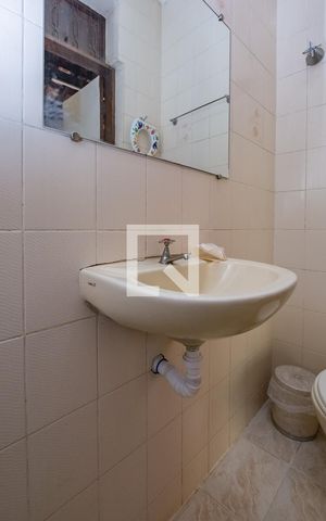 Casa à venda com 279m², 3 quartos e 4 vagas Casa à venda com 279m², 3 quartos e 4 vagasBanheiro de serviço
