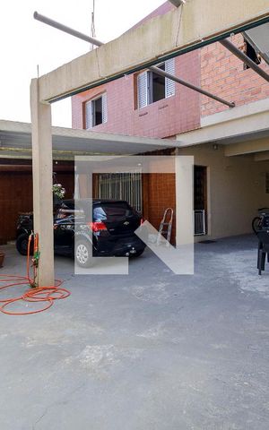 Casa à venda com 340m², 3 quartos e 6 vagas Casa à venda com 340m², 3 quartos e 6 vagasGaragem