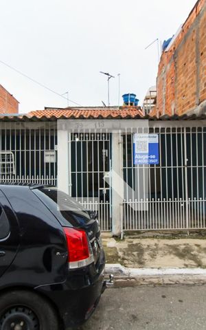 Casa para alugar com 120m², 2 quartos e 2 vagasFachada