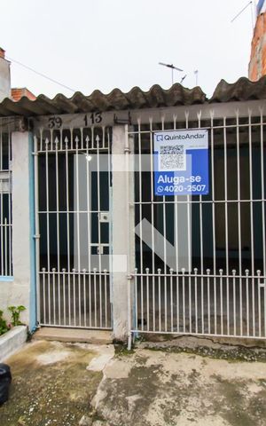 Casa para alugar com 120m², 2 quartos e 2 vagasFachada