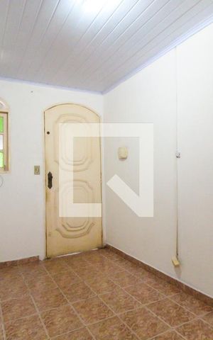 Casa para alugar com 120m², 2 quartos e 2 vagasSala