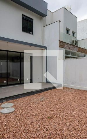 Casa de condomínio à venda com 170m², 3 quartos e 2 vagas Casa de condomínio à venda com 170m², 3 quartos e 2 vagasQuintal