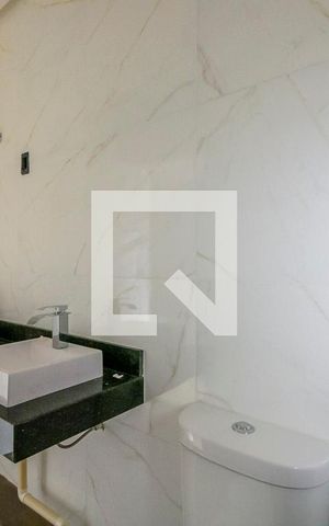Casa de condomínio à venda com 170m², 3 quartos e 2 vagas Casa de condomínio à venda com 170m², 3 quartos e 2 vagasBanheiro da Suíte