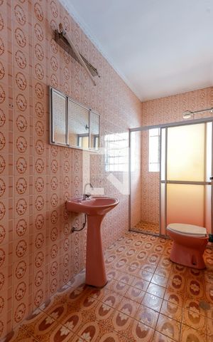 Casa à venda com 250m², 4 quartos e 7 vagas Casa à venda com 250m², 4 quartos e 7 vagasBanheiro da Suíte
