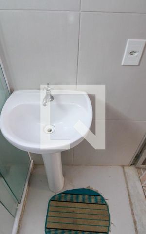 Casa à venda com 85m², 3 quartos e sem vaga Casa à venda com 85m², 3 quartos e sem vagaBanheiro de Serviço