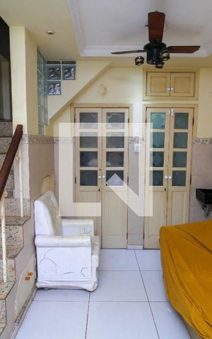 Casa à venda com 85m², 3 quartos e sem vaga Casa à venda com 85m², 3 quartos e sem vagaSala