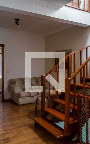 Casa à venda com 222m², 5 quartos e 4 vagas Casa à venda com 222m², 5 quartos e 4 vagasSala íntima
