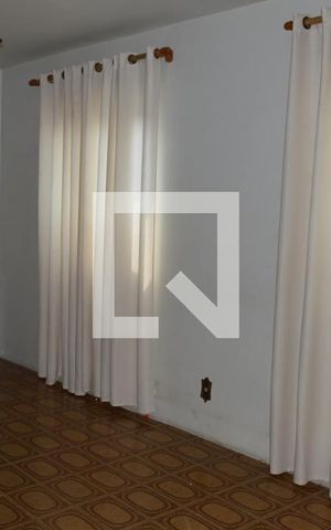 Casa à venda com 200m², 3 quartos e 3 vagasSala