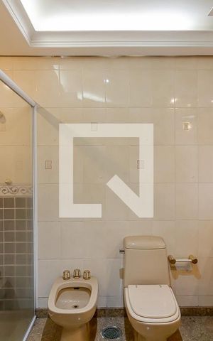 Apartamento à venda com 490m², 4 quartos e 5 vagas Apartamento à venda com 490m², 4 quartos e 5 vagasBanheiro da Suíte 1