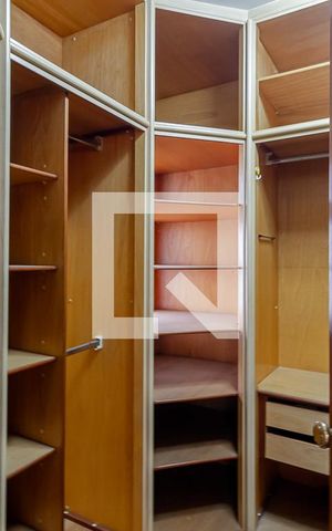 Apartamento à venda com 490m², 4 quartos e 5 vagas Apartamento à venda com 490m², 4 quartos e 5 vagasCloset da Suíte 2