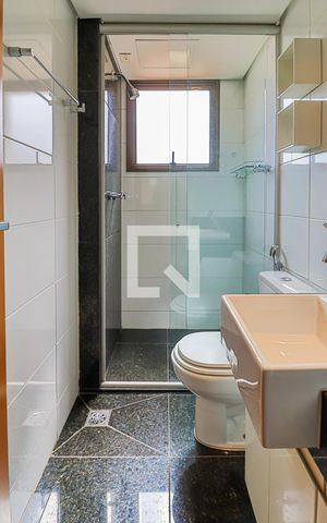 Apartamento para alugar com 100m², 2 quartos e 2 vagasBanheiro do Corredor