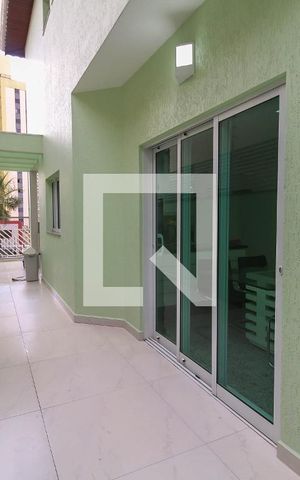 Casa à venda com 227m², 3 quartos e 4 vagas Casa à venda com 227m², 3 quartos e 4 vagasCorredor Externo