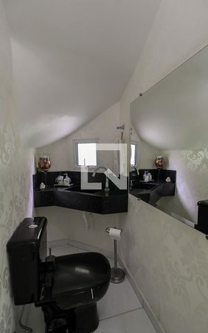 Casa à venda com 227m², 3 quartos e 4 vagas Casa à venda com 227m², 3 quartos e 4 vagasLavabo