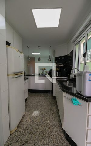 Casa à venda com 227m², 3 quartos e 4 vagas Casa à venda com 227m², 3 quartos e 4 vagasCozinha