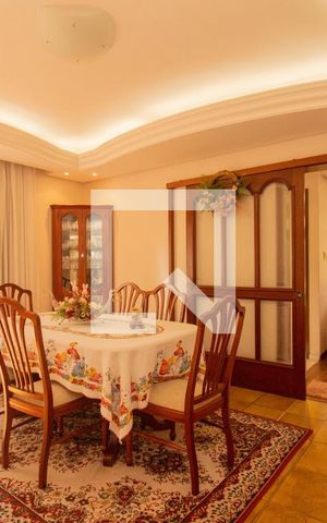 Casa à venda com 329m², 4 quartos e 3 vagas Casa à venda com 329m², 4 quartos e 3 vagasSala de Jantar