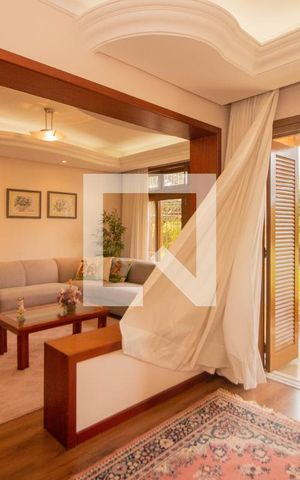 Casa à venda com 329m², 4 quartos e 3 vagas Casa à venda com 329m², 4 quartos e 3 vagasSala de Estar