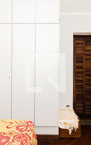 Casa para alugar com 350m², 4 quartos e 4 vagas Casa para alugar com 350m², 4 quartos e 4 vagasSuíte 1