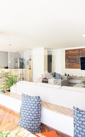 Casa para alugar com 350m², 4 quartos e 4 vagas Casa para alugar com 350m², 4 quartos e 4 vagasSala e Cozinha