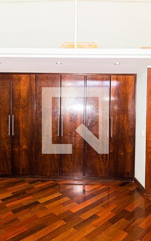 Casa para alugar com 350m², 4 quartos e 4 vagas Casa para alugar com 350m², 4 quartos e 4 vagasSuíte 4