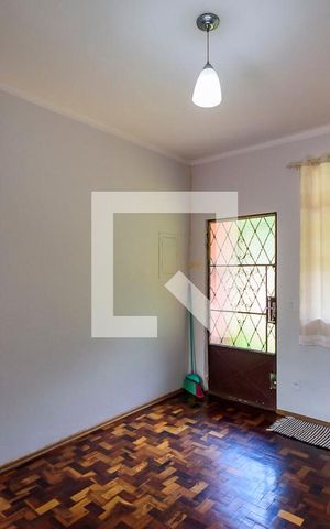 Casa à venda com 128m², 3 quartos e 8 vagas Casa à venda com 128m², 3 quartos e 8 vagasSala