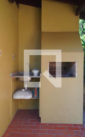 Casa à venda com 240m², 4 quartos e 2 vagasChurrasqueira