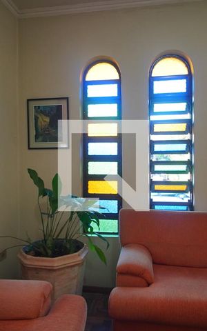 Casa à venda com 240m², 4 quartos e 2 vagasSala 1