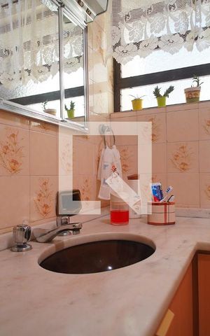 Casa à venda com 240m², 4 quartos e 2 vagasBanheiro
