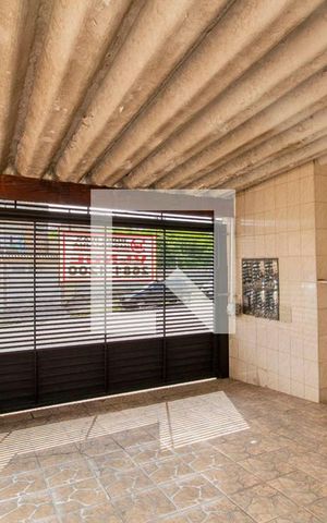 Casa à venda com 300m², 7 quartos e 2 vagas Casa à venda com 300m², 7 quartos e 2 vagasÁrea Comum - Garagem